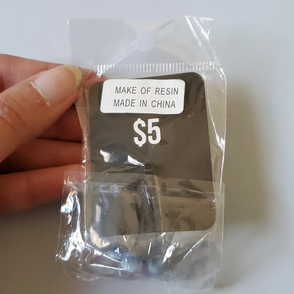 🎈3 FOR $10 RESIN RINGS - Picture 5 of 5